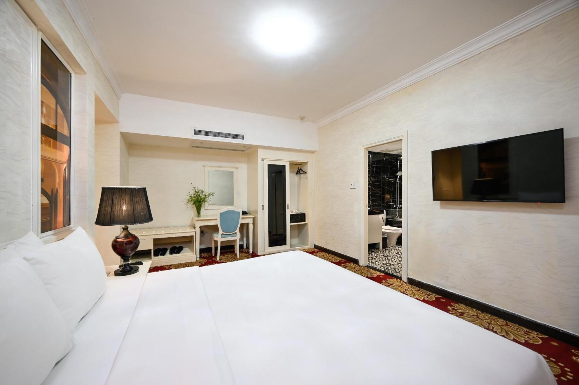 California Saigon Hotel & Rooftop Pool Ho Chi Minh City Exterior photo