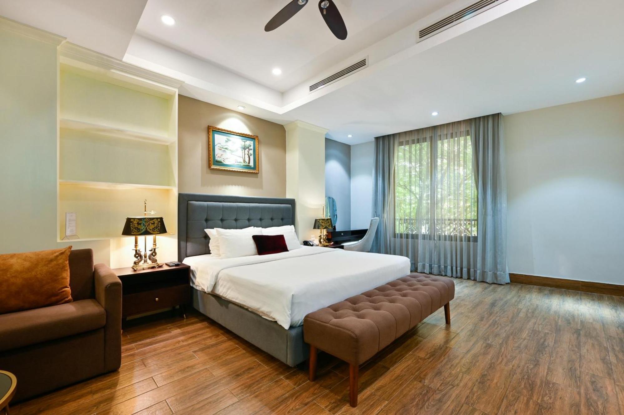 California Saigon Hotel & Rooftop Pool Ho Chi Minh City Exterior photo