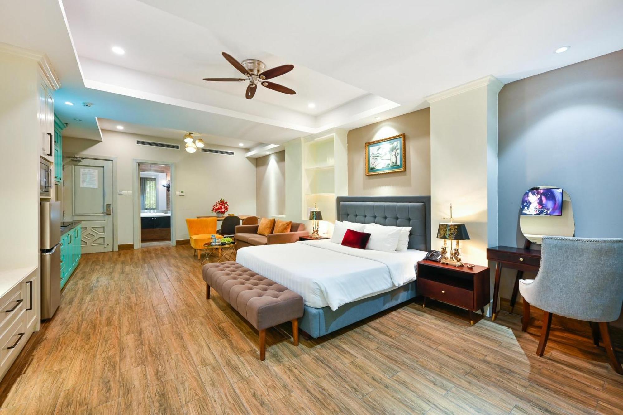 California Saigon Hotel & Rooftop Pool Ho Chi Minh City Exterior photo