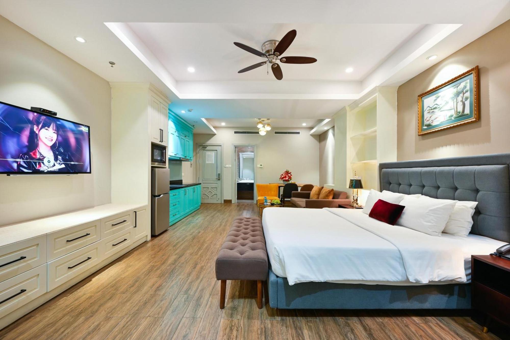 California Saigon Hotel & Rooftop Pool Ho Chi Minh City Exterior photo
