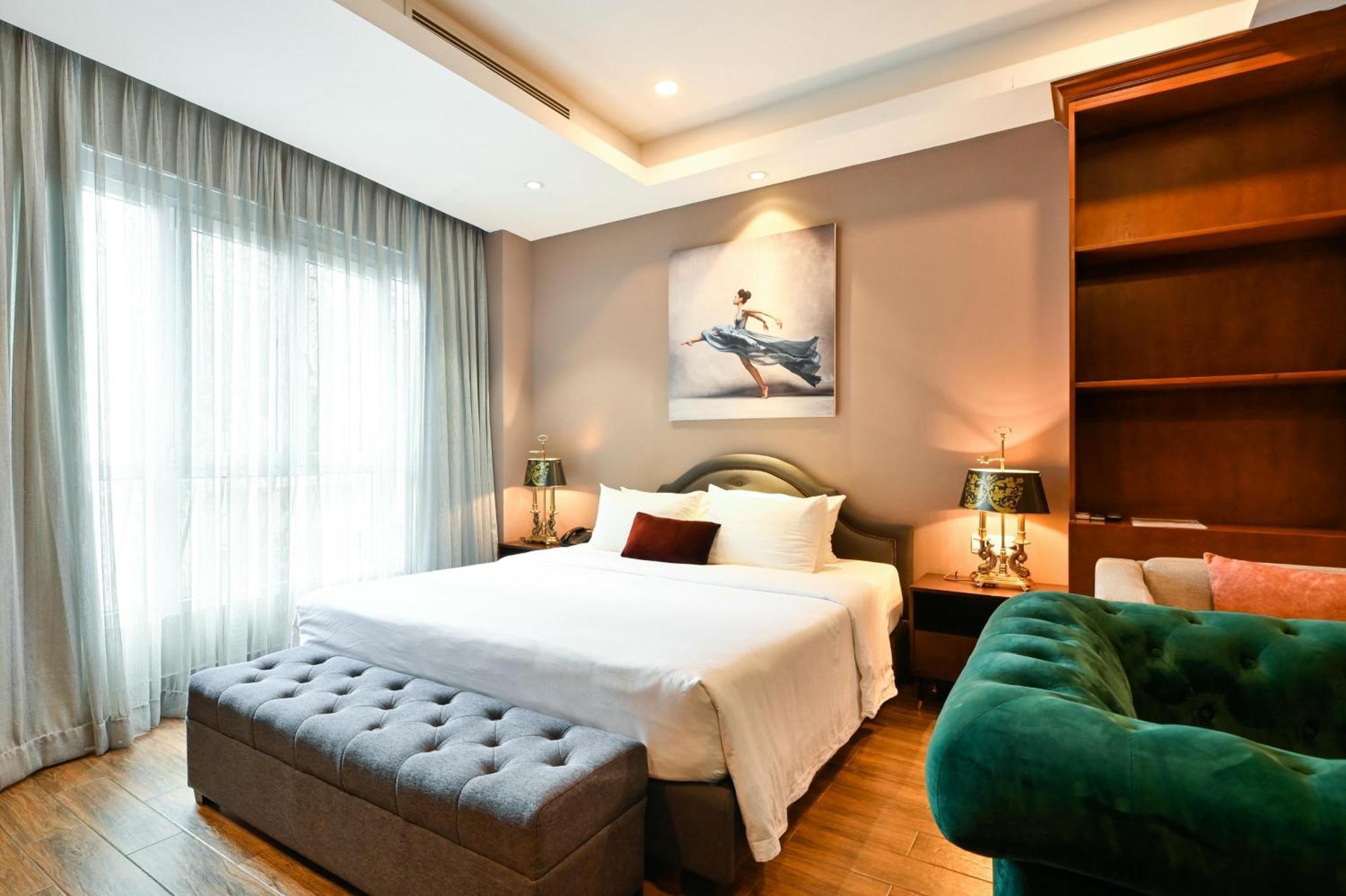 California Saigon Hotel & Rooftop Pool Ho Chi Minh City Exterior photo