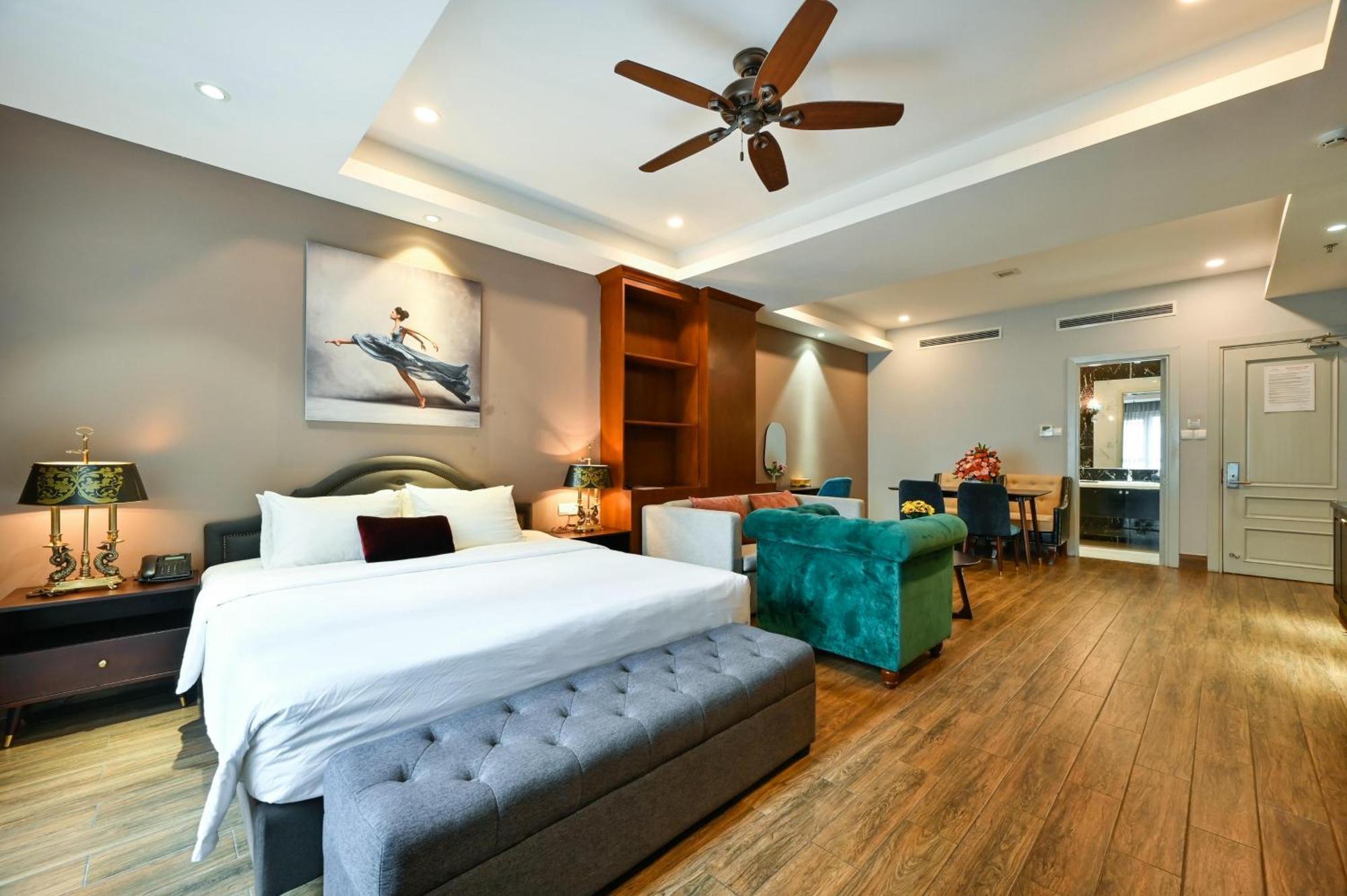 California Saigon Hotel & Rooftop Pool Ho Chi Minh City Exterior photo