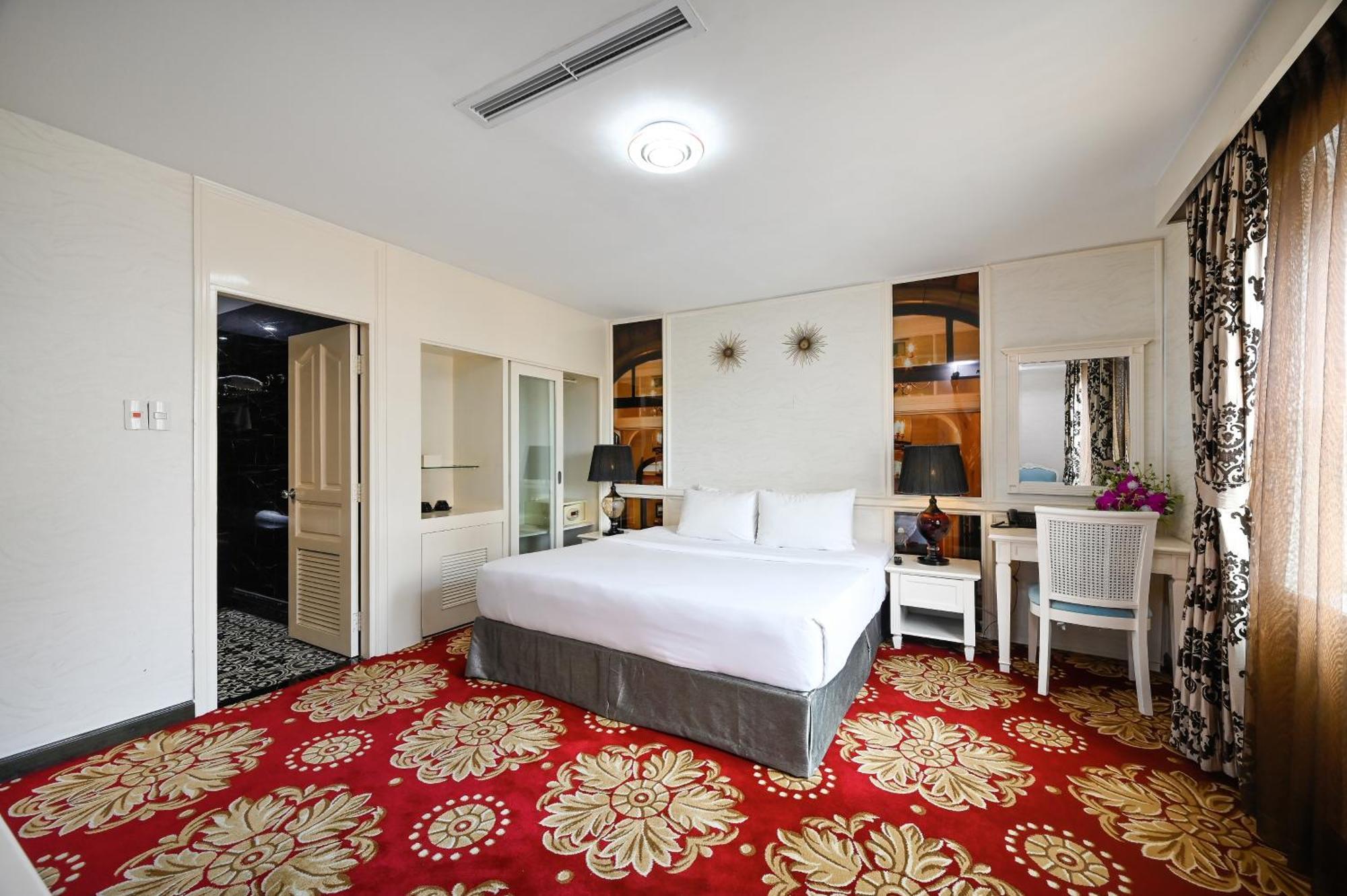 California Saigon Hotel & Rooftop Pool Ho Chi Minh City Exterior photo