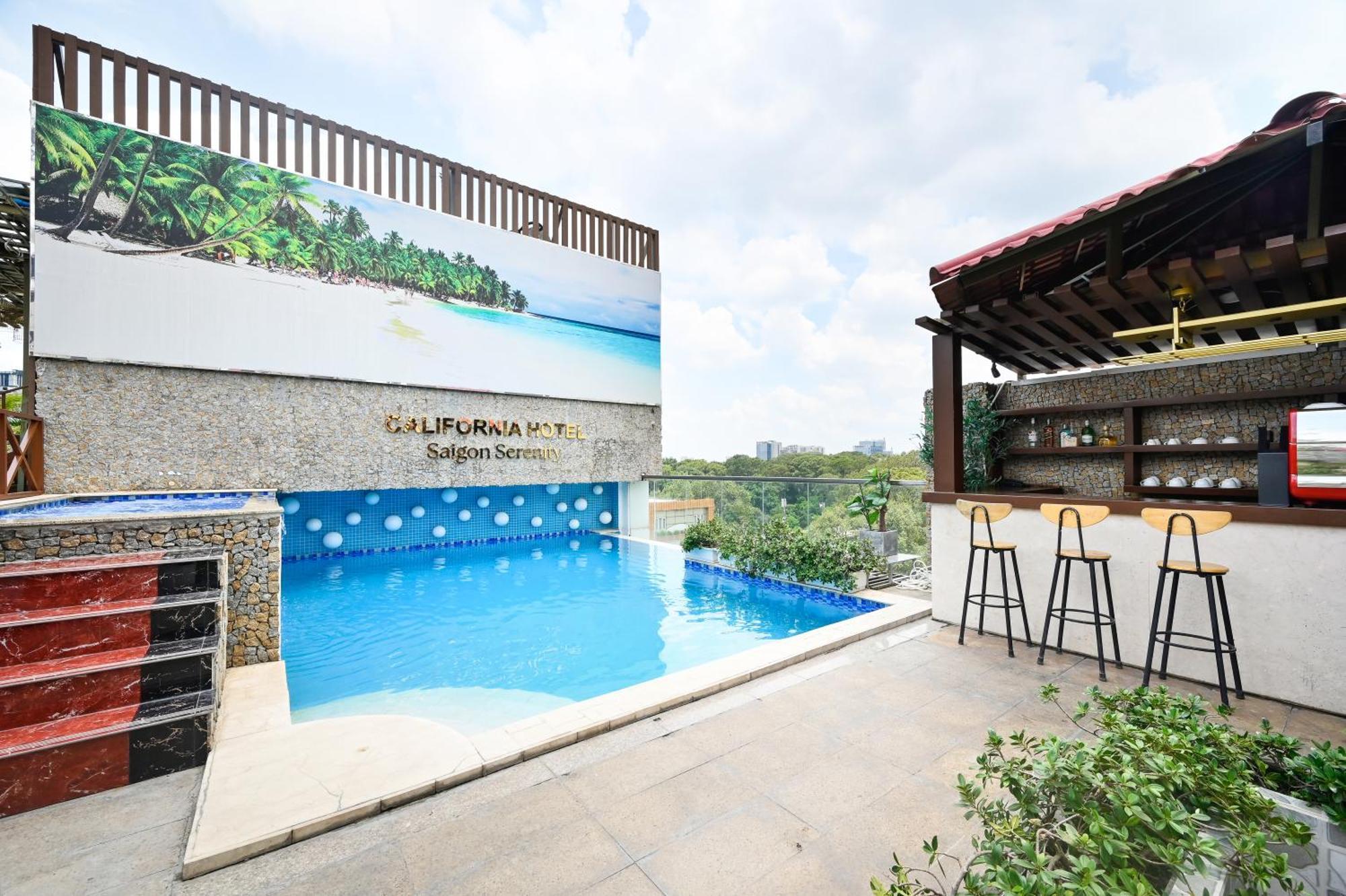 California Saigon Hotel & Rooftop Pool Ho Chi Minh City Exterior photo