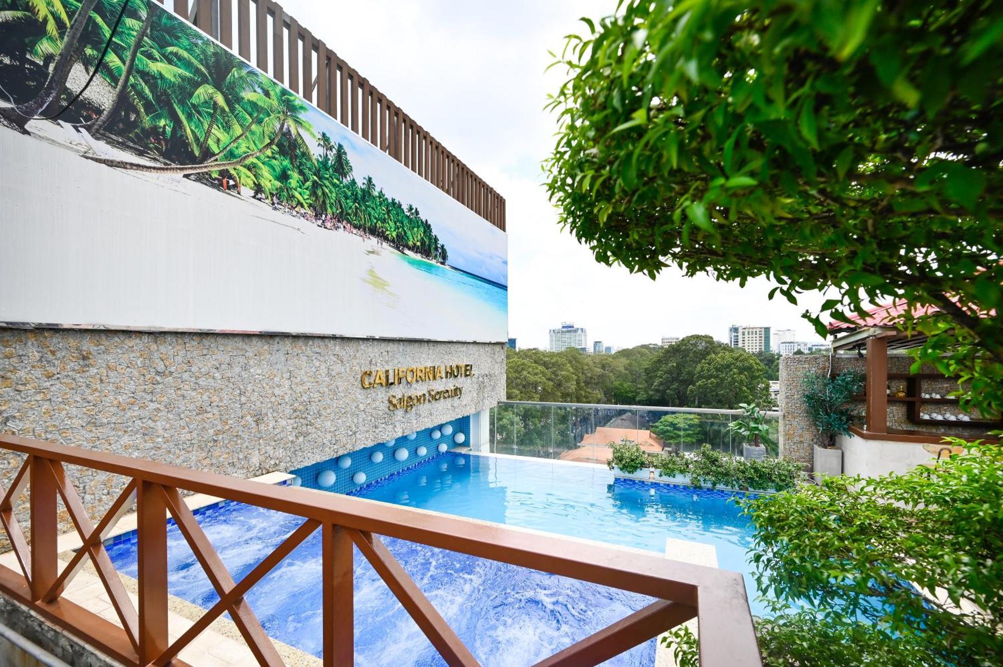 California Saigon Hotel & Rooftop Pool Ho Chi Minh City Exterior photo